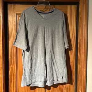Men’s v neck tee